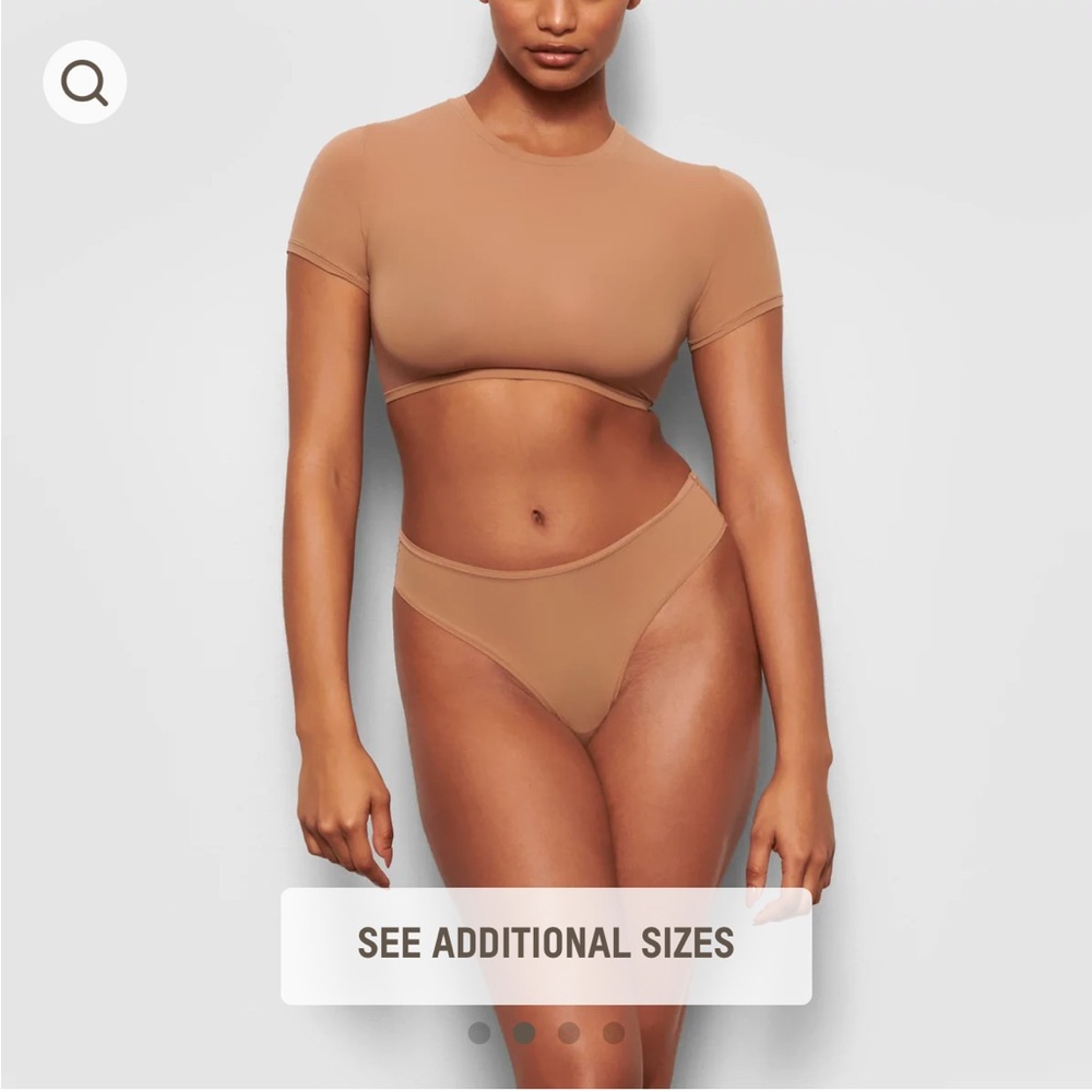 Skims FITS EVERYBODY SUPER CROPPED T-SHIRT